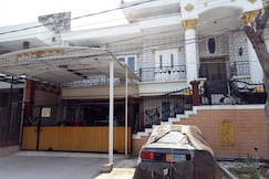 Hotel O Guest House Bu Iin Syariah, Surabaya