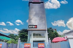 OYO 827373 PARADISE INN LODGING, Pune