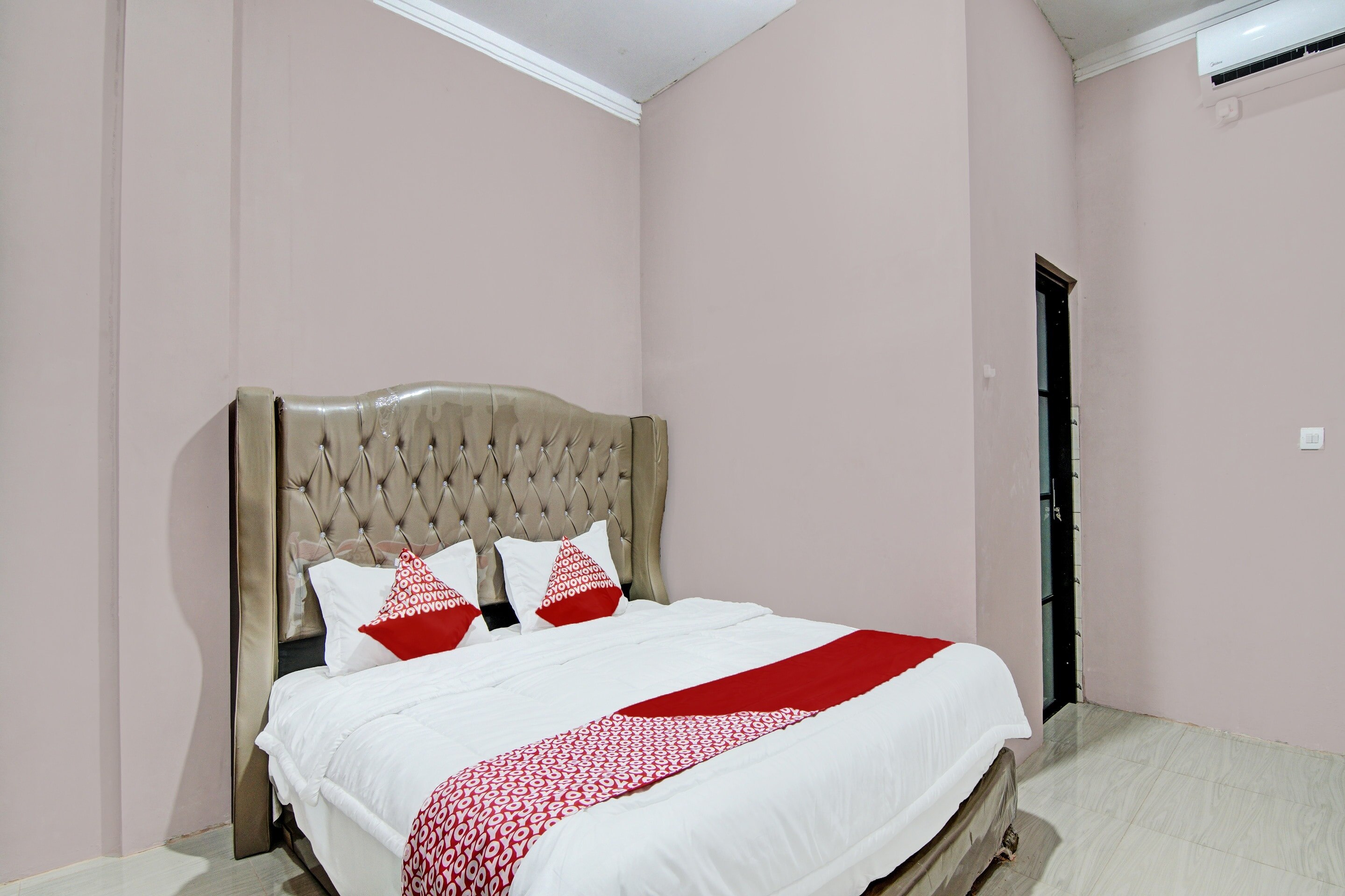 OYO 92330 Hotel Rindu Sempadan - Tap to explore photos