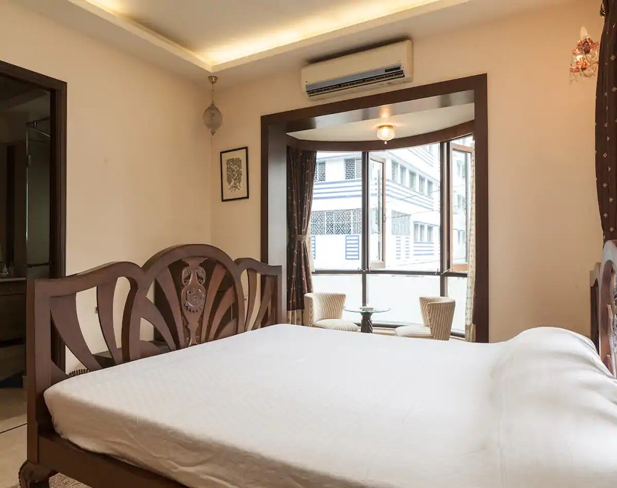 Cosy room in city centre - Tap to explore photos