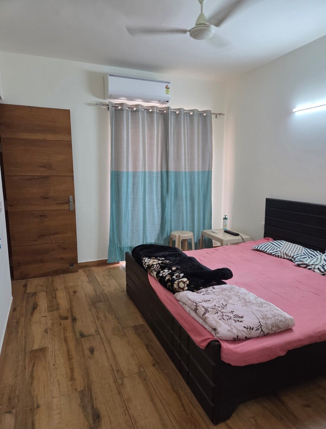 2BHK flat in lucknow Full Ac near ekana  medanta - Tap to explore photos