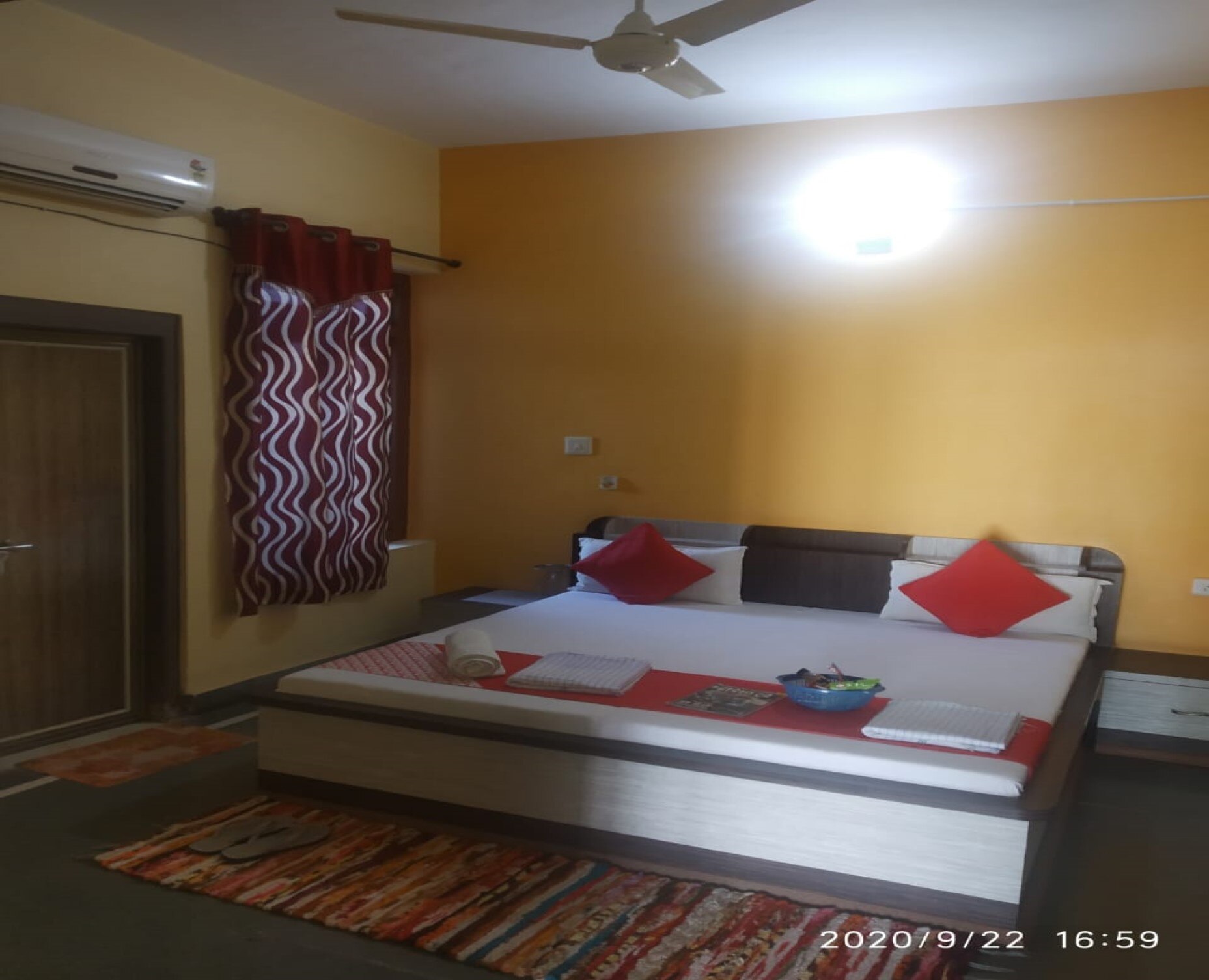 HOTEL BHAGAT PALACE DESHNOK - Tap to explore photos