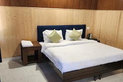 Pine Trails Jungle Camp, Kasauli