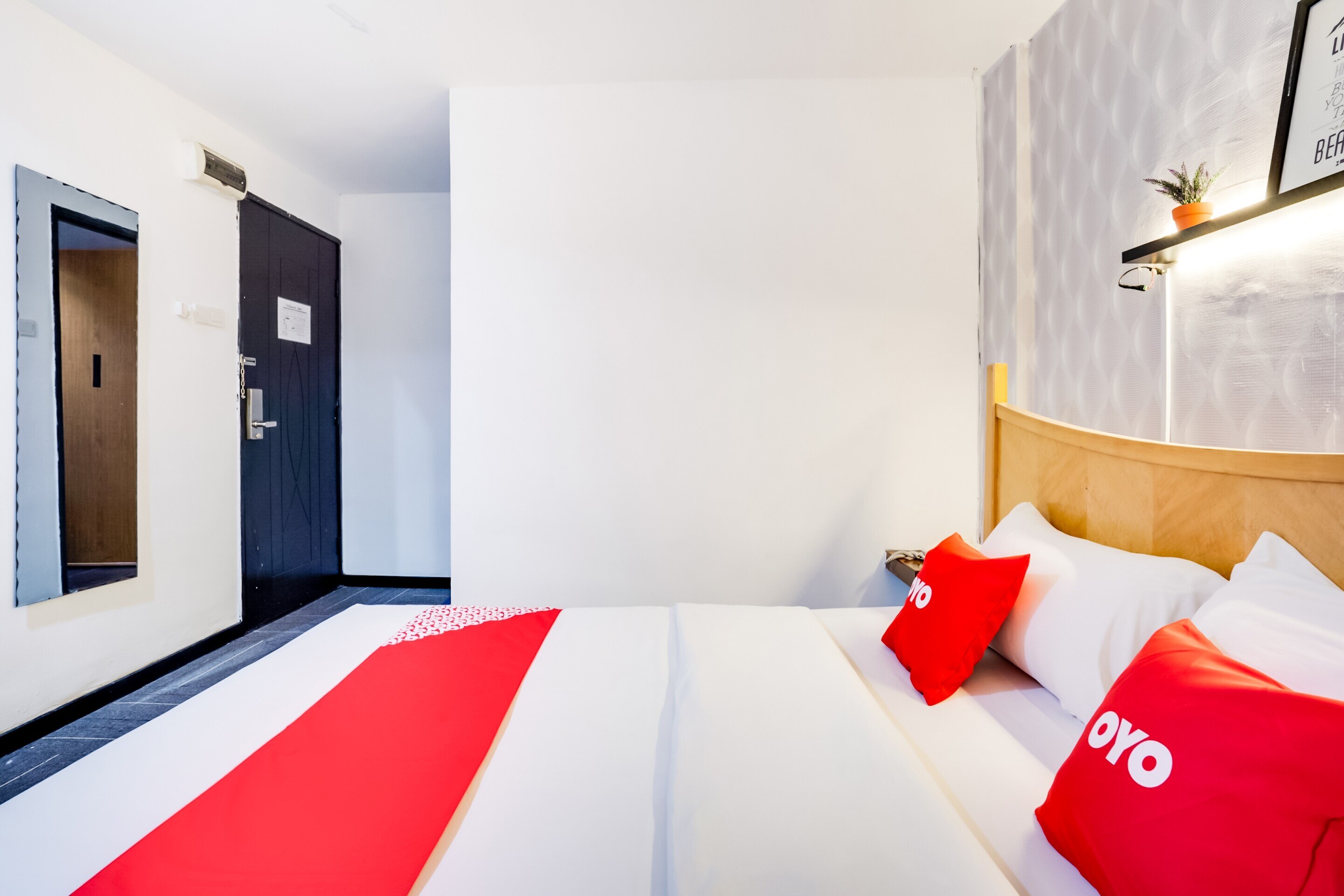 OYO 89652 Bjorn Boutique Hotel - Tap to explore photos