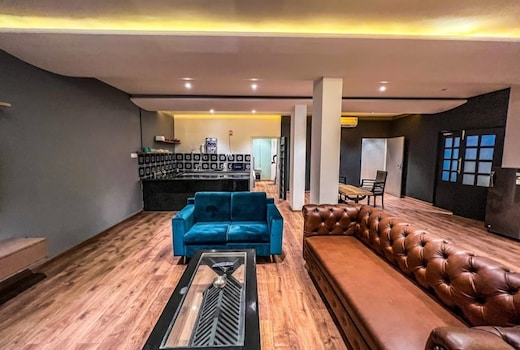 Highland height pool pod