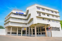 FabHotel Royal Manor - At Kalawad Road, Rajkot