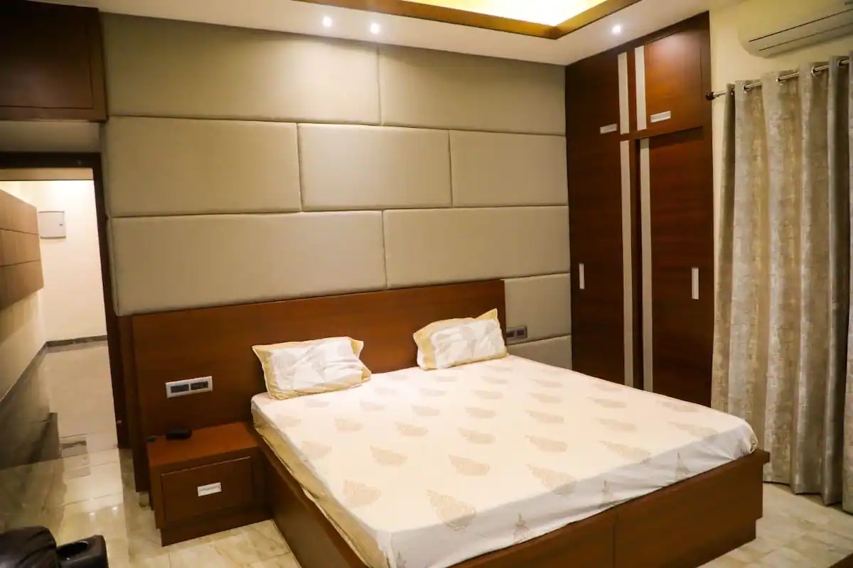 Luxury Apartment in Race Course - Tap to explore photos