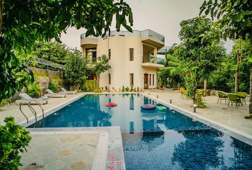 The Solarium House Entire 6 BHK with Private Pool