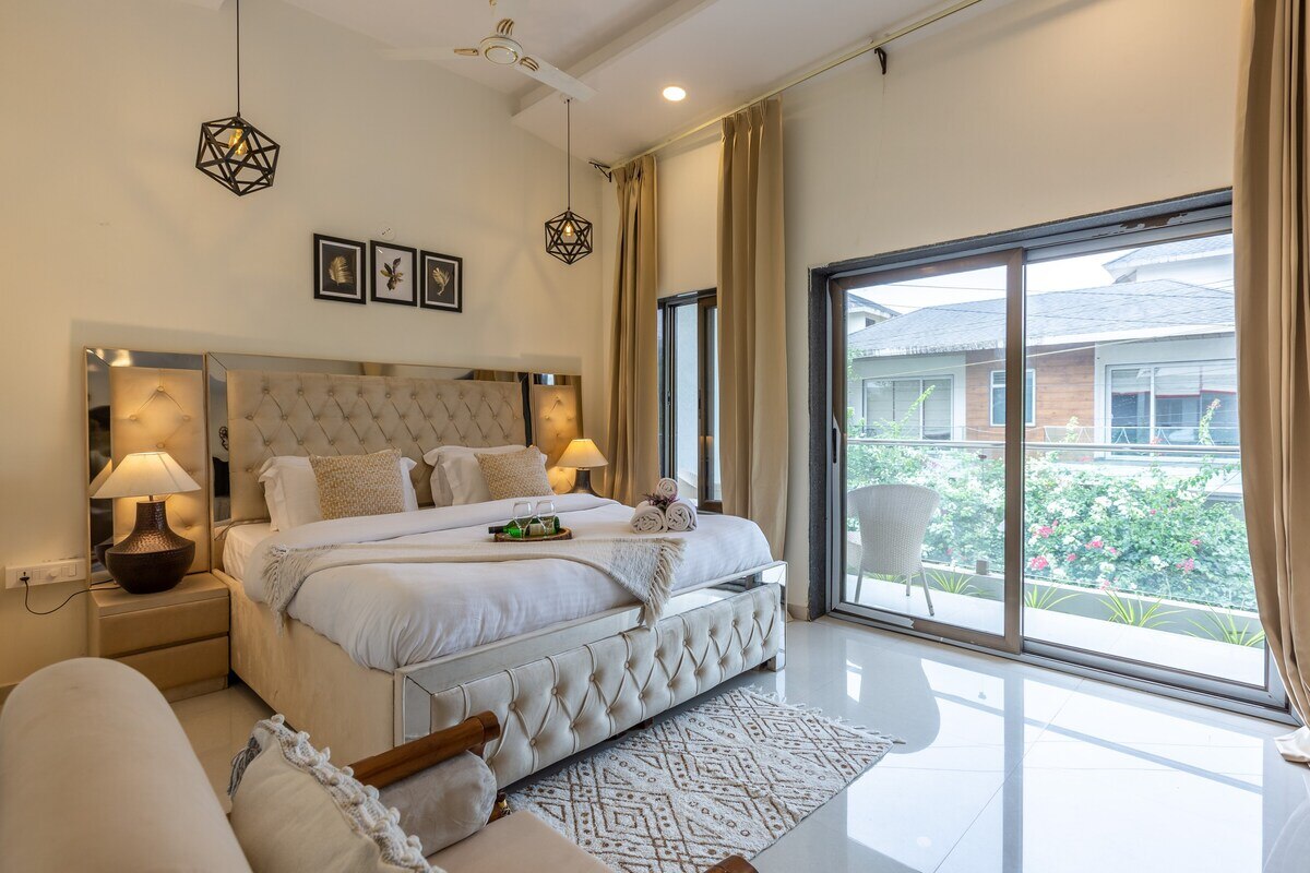 Villa Zorba Blissfull 3BR villa in Candolim by Earthyrooms - Tap to explore photos