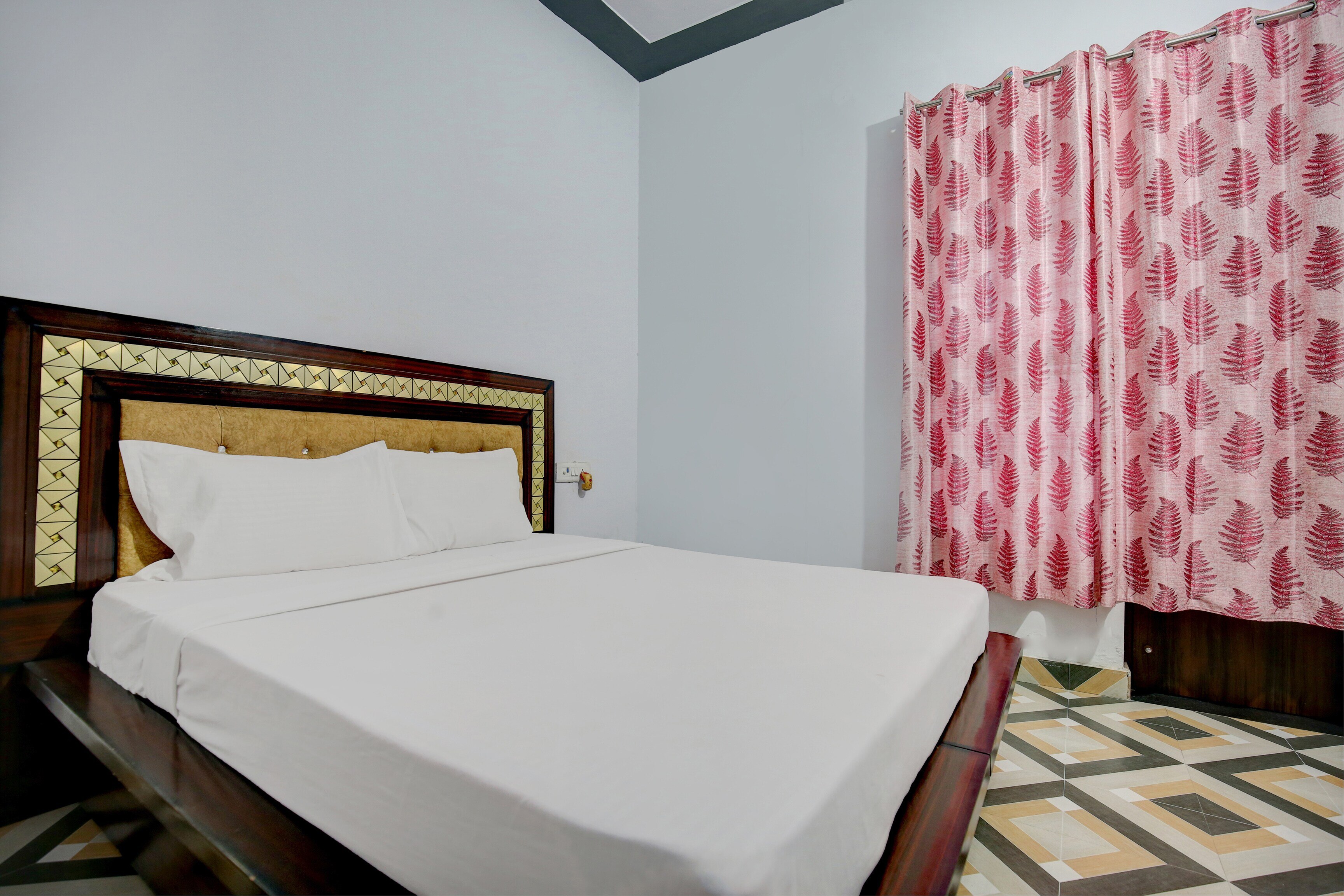 Hotel O Kohinoor Guest House - Tap to explore photos