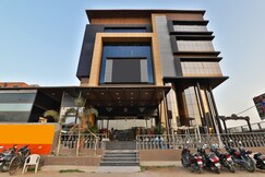 DEV MOTEL & BANQUET, Anand