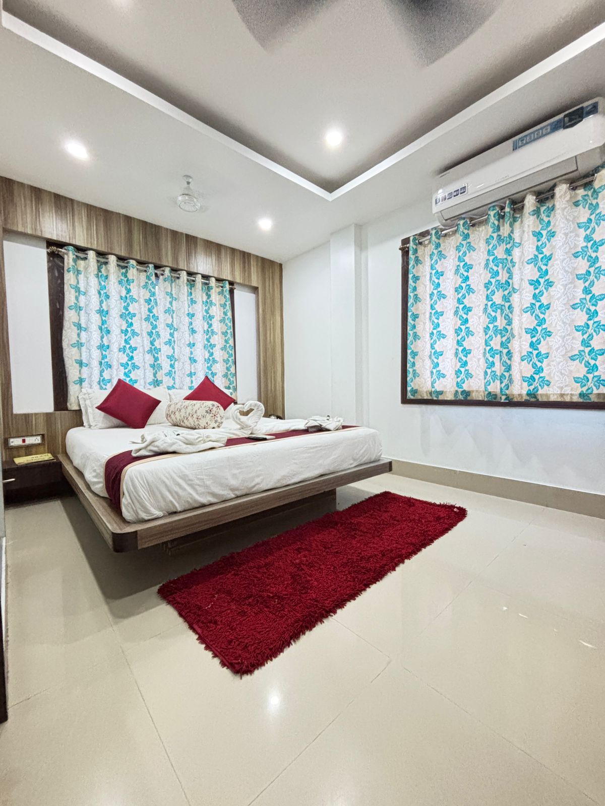 Hotel Arasi - Tap to explore photos