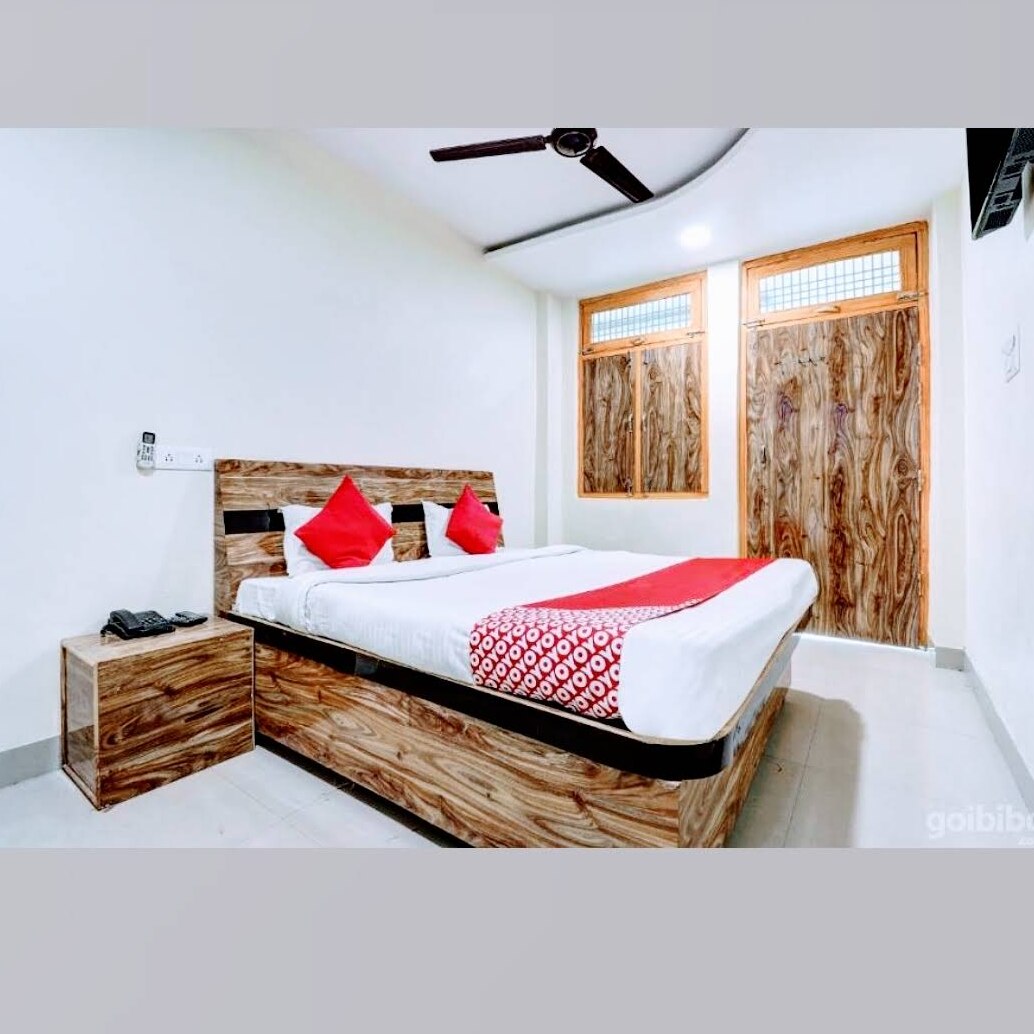 SIDDHANT M GUEST HOUSE - Tap to explore photos