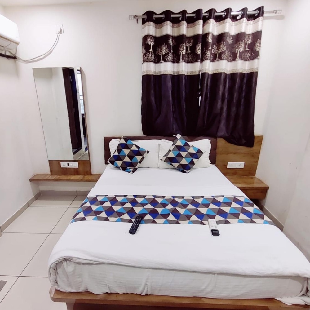 Hotel Mansarovar Vadodara - Tap to explore photos