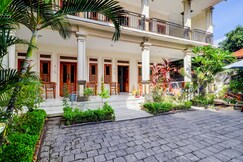 Collection O Bali near Beachwalk Shopping Center formerly Budget Door Legian Inn, Bali