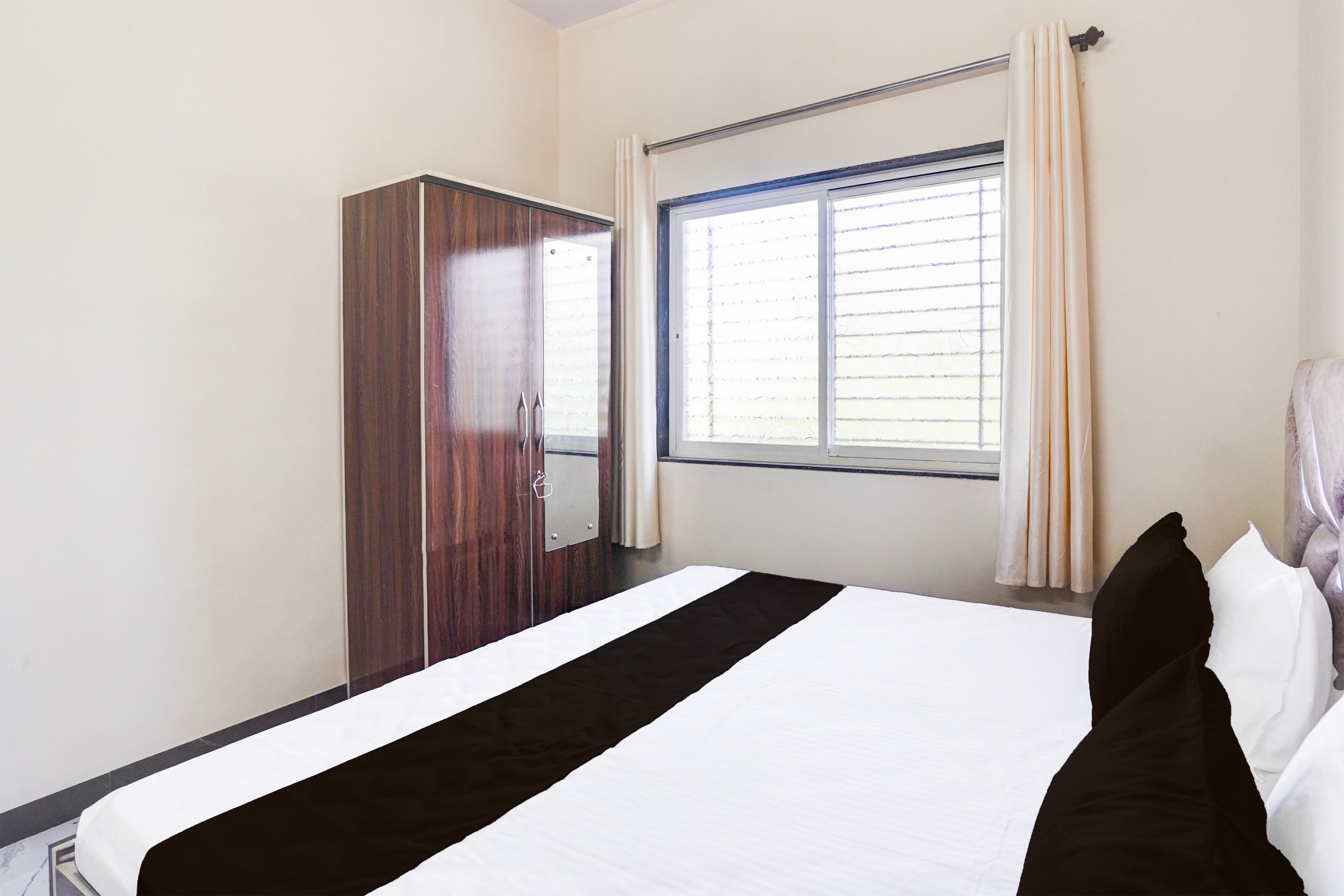 Hotel O Midwaytreat Burhanpur - Tap to explore photos