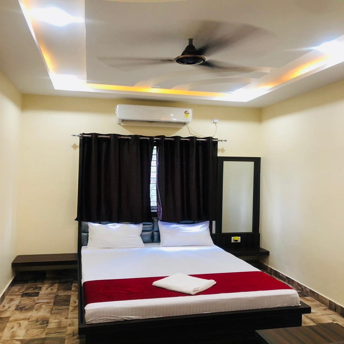 KESARIYA HOTEL AND BANQUET - Tap to explore photos