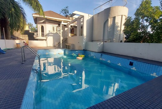 Starlight castle   Upper tier  3 rooms with pool