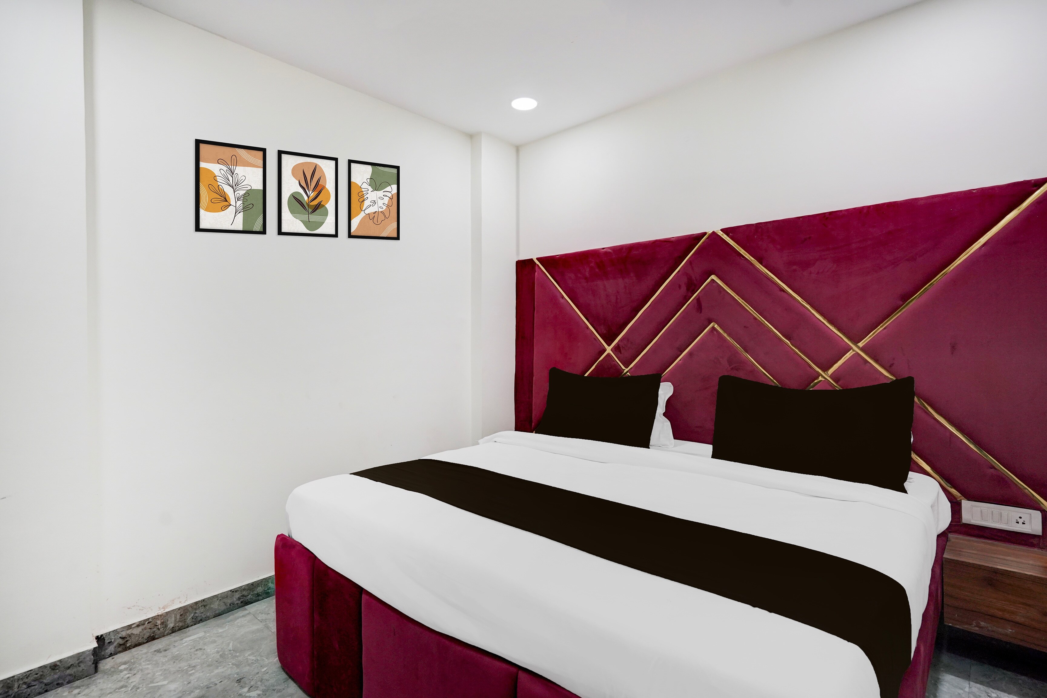 Hotel O Indirapuram Grand - Tap to explore photos
