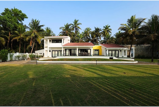 Seascape Beach House By EWA