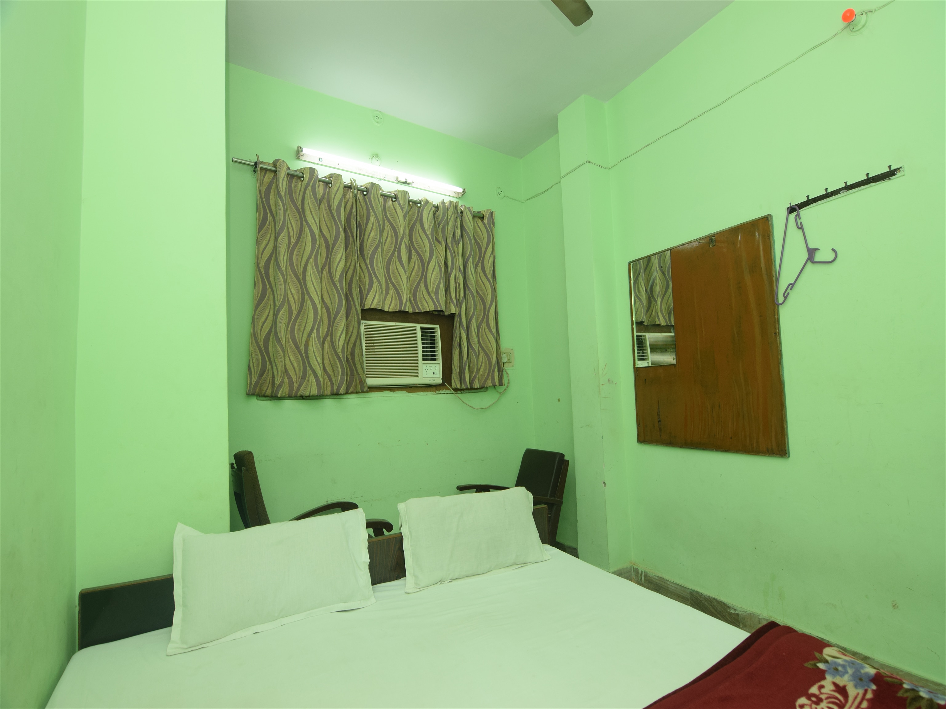 Shree Hare Rama Hare Krishna Guest House - Tap to explore photos
