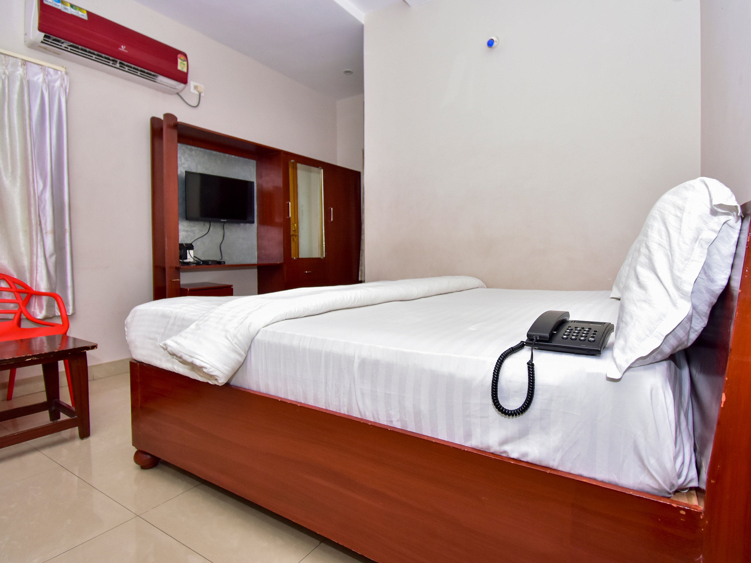Laven Hotels - Tap to explore photos