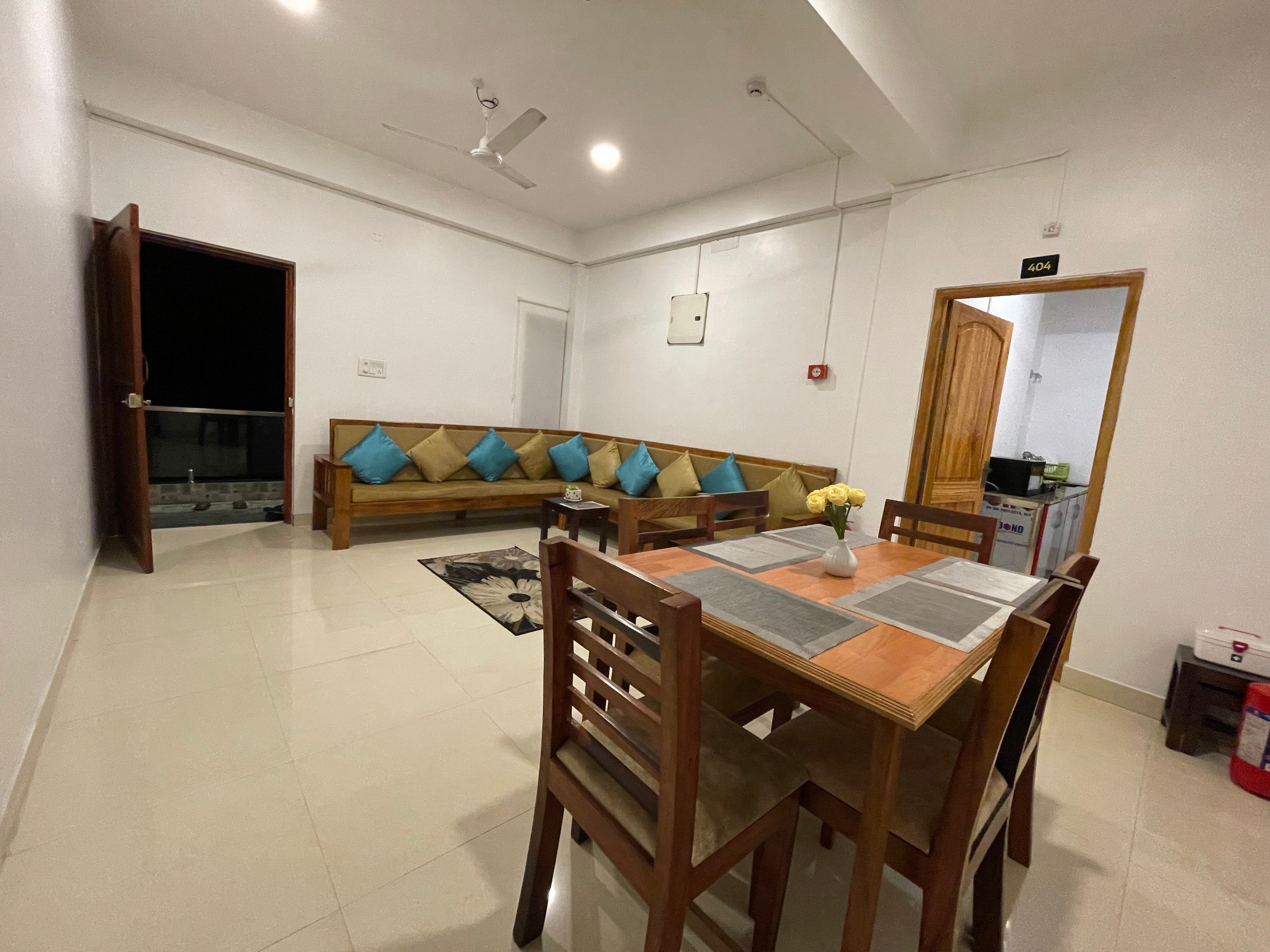 Luxurious 1 BHK Private Apartment in City Centre - Tap to explore photos