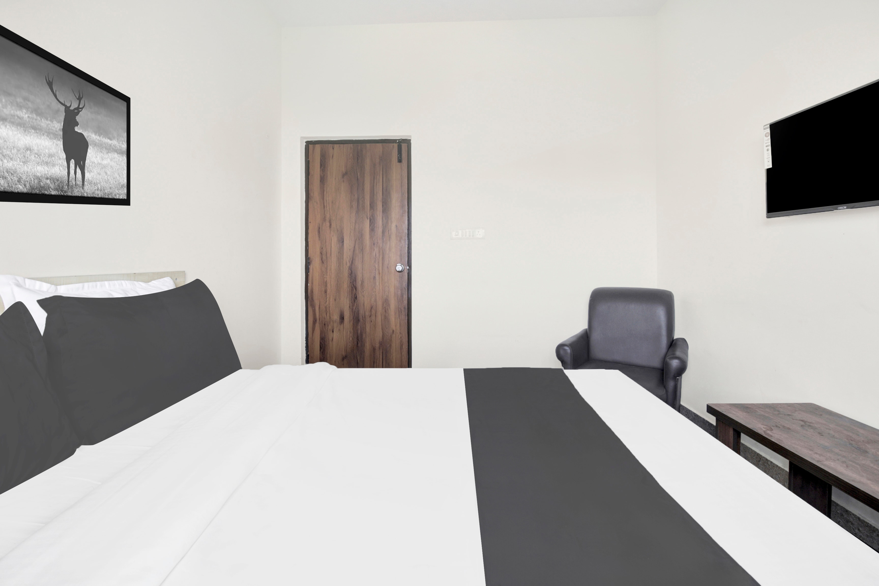 Hotel O Sri Manjunatha Deluxe Suites Yelahanka Junction - Tap to explore photos