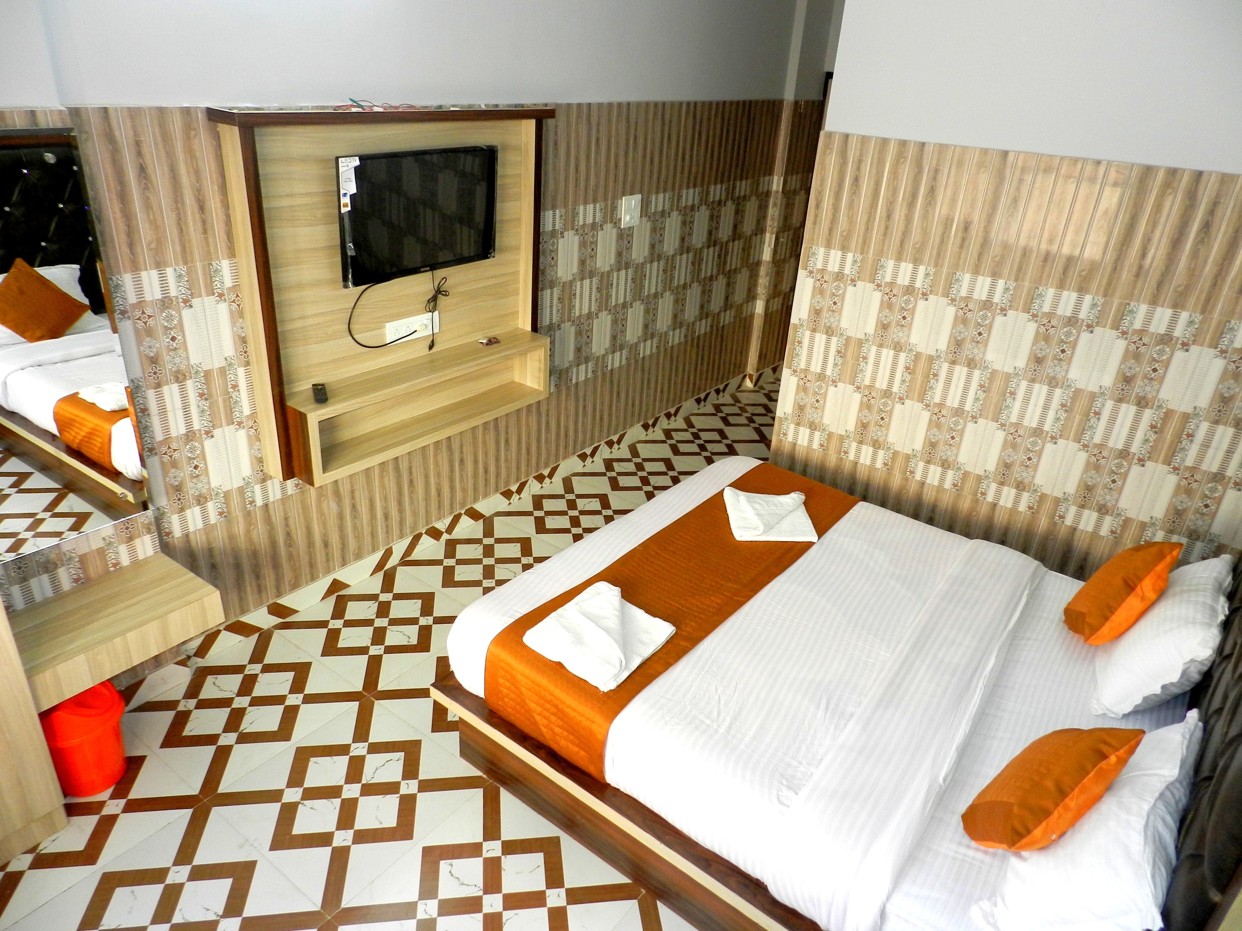 Hotel Katra Heights - Tap to explore photos
