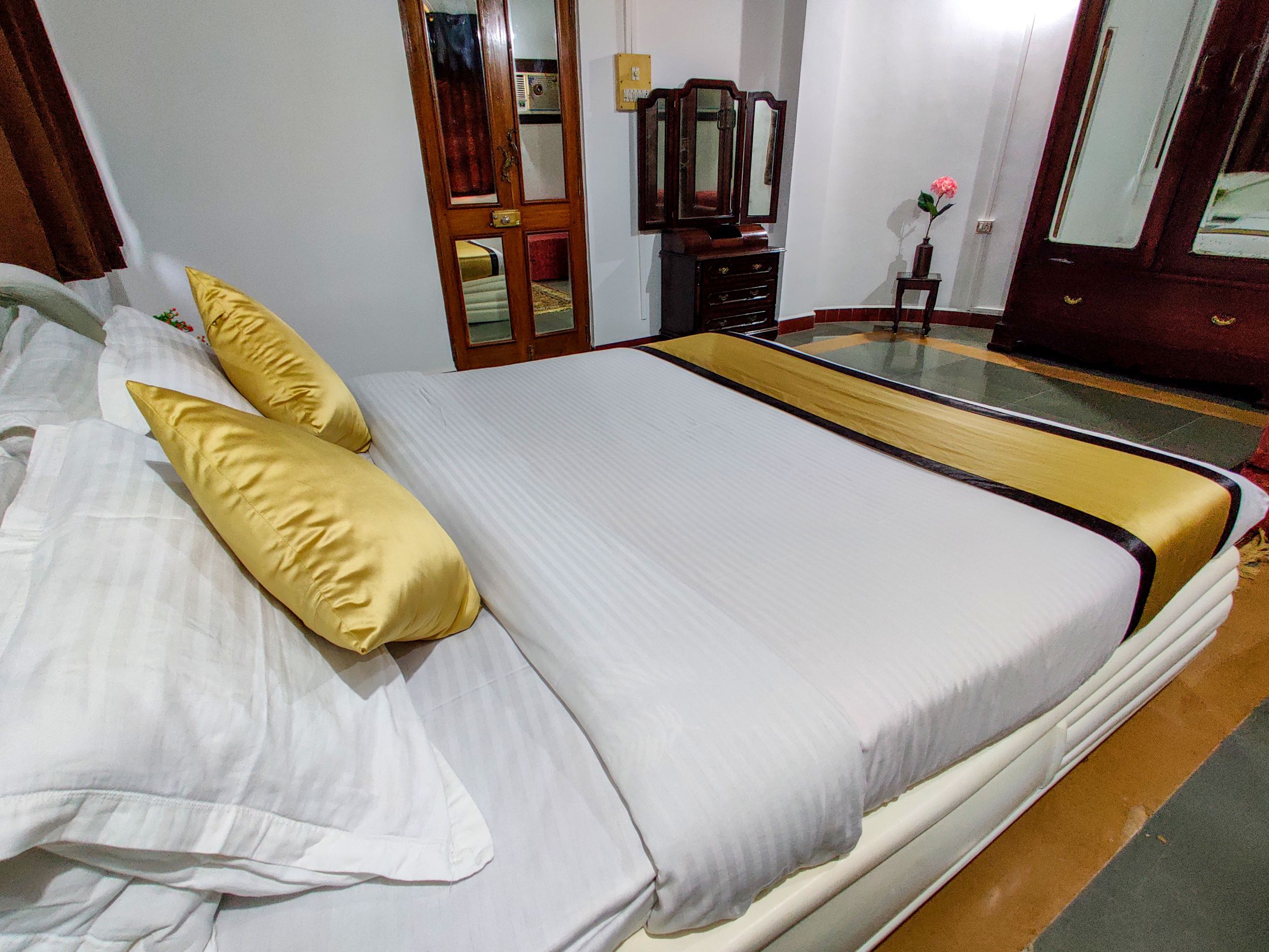 Villa stairway to Heaven | A Pertian style 4bhk villa with pool North Goa - Tap to explore photos