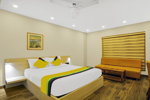 Itsy Hotels Transit Express Near Sealdah Station
