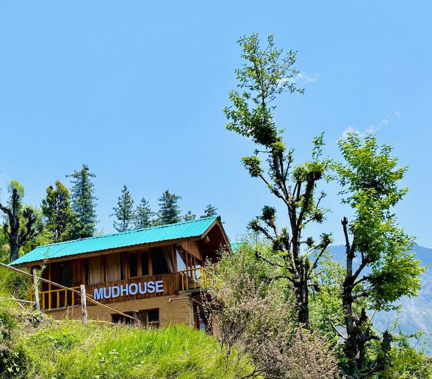 Mudhouse Tandi - Tap to explore photos