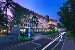 Aston Anyer Beach Resort, Serang