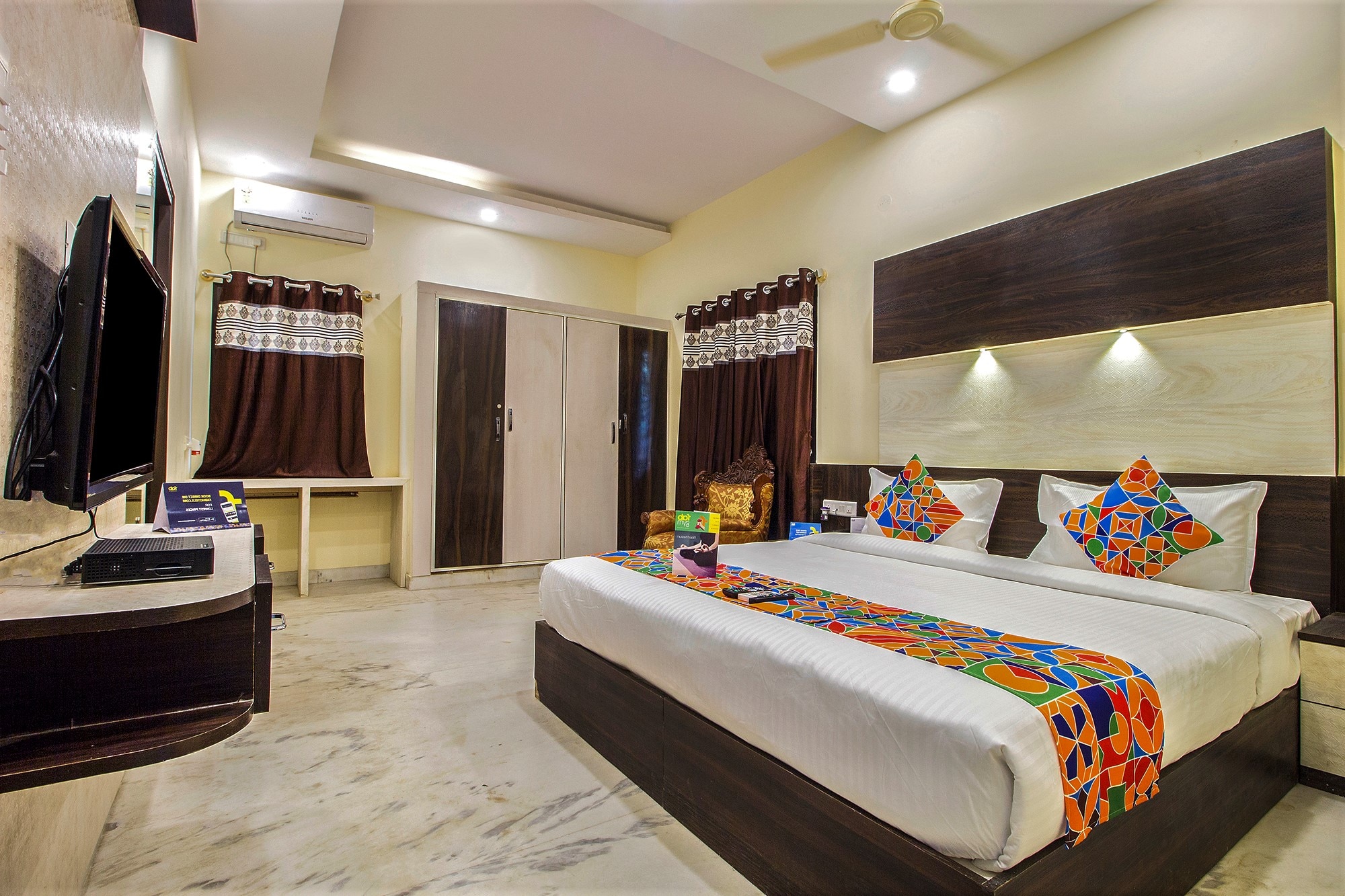 FabHotel Crown Suites - Nr. Sony Signals - Tap to explore photos