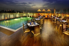 Mahagun Sarovar Portico Suites, Delhi