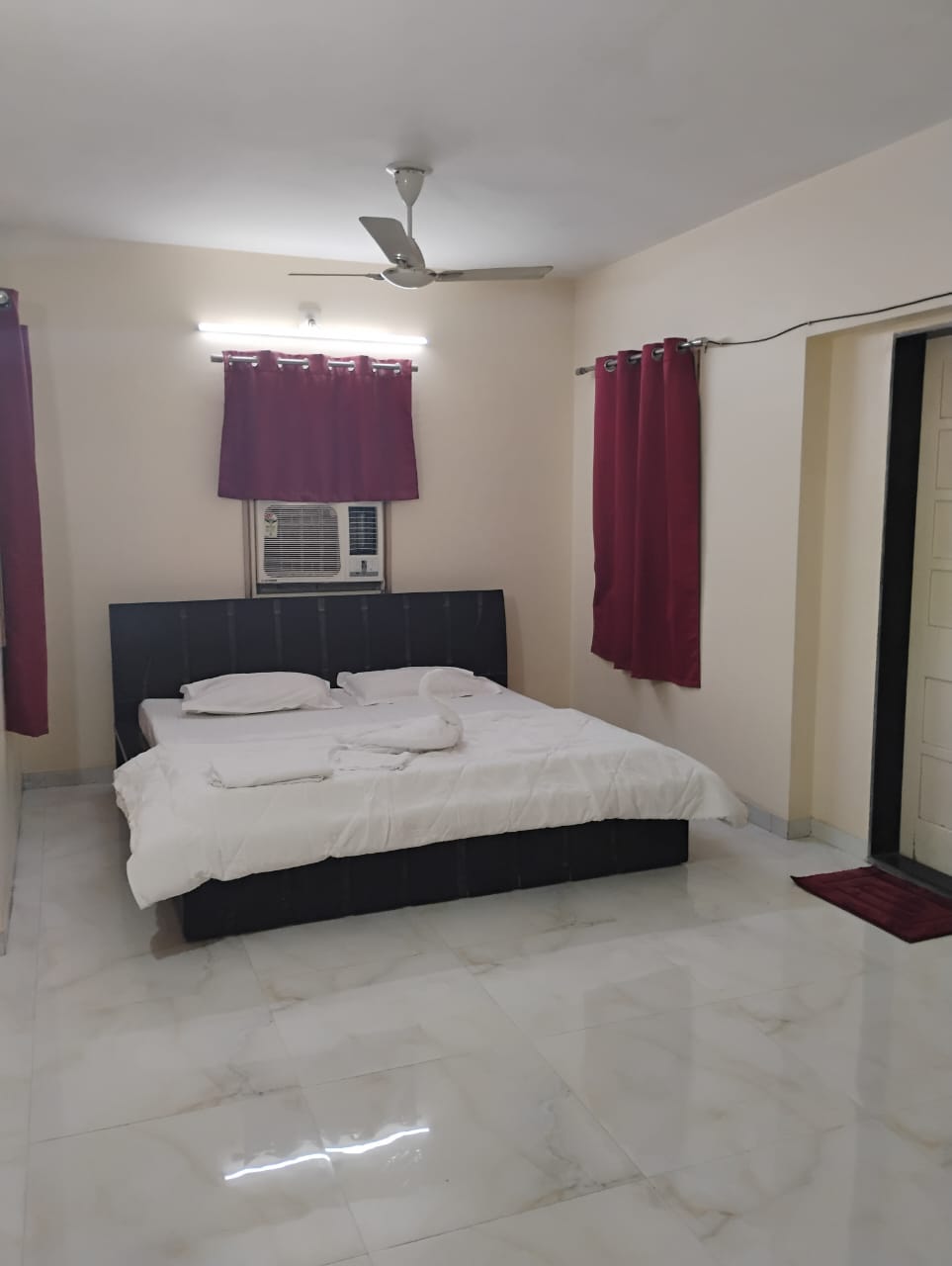 Spacious 3BHK in Fatehgunj - Tap to explore photos