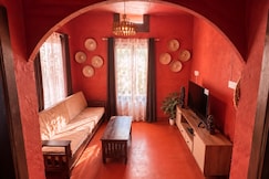 The Tomato Stay - A Unique Red House in Nature, Wayanad