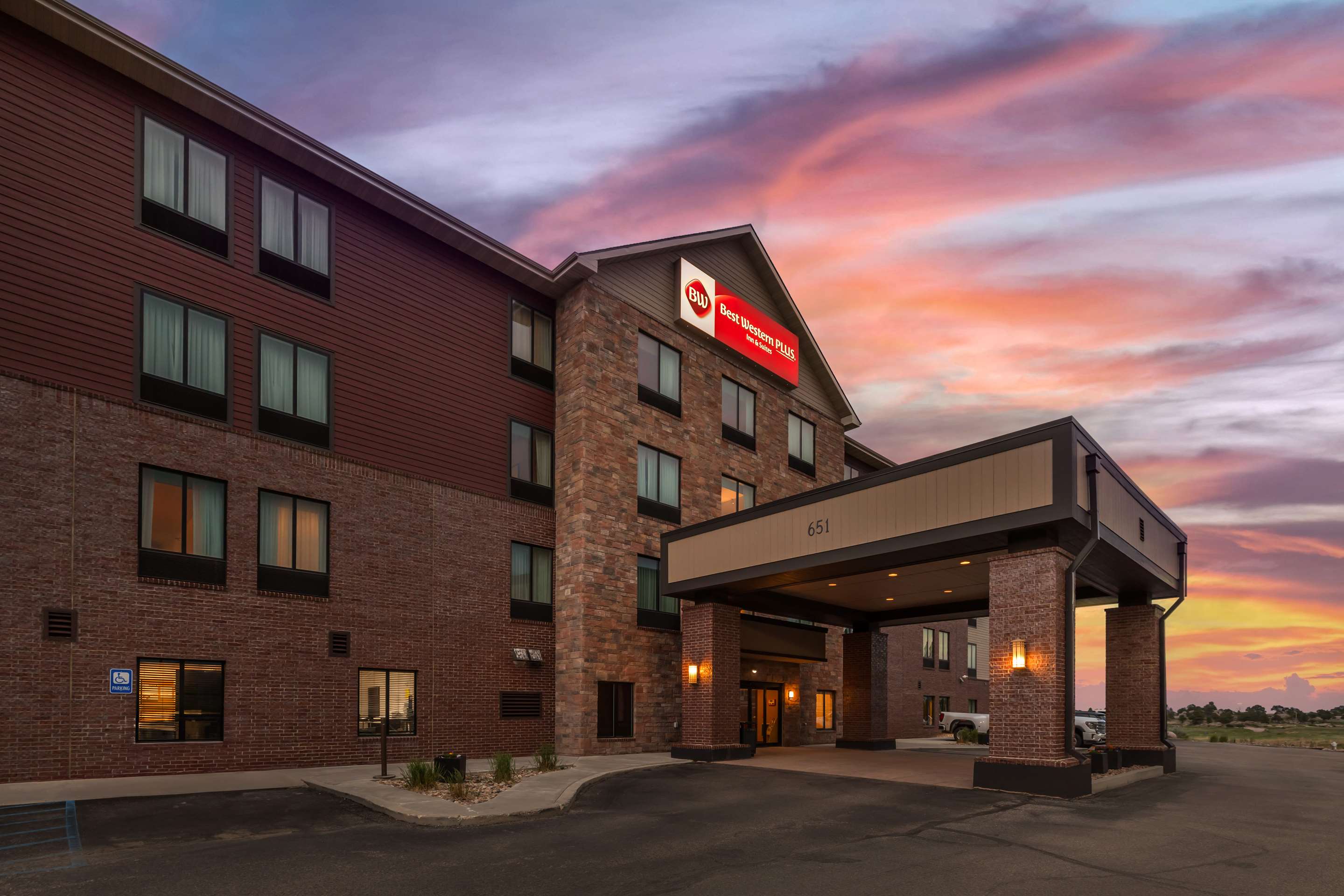 Best Western Plus Casper Inn & Suites - Tap to explore photos