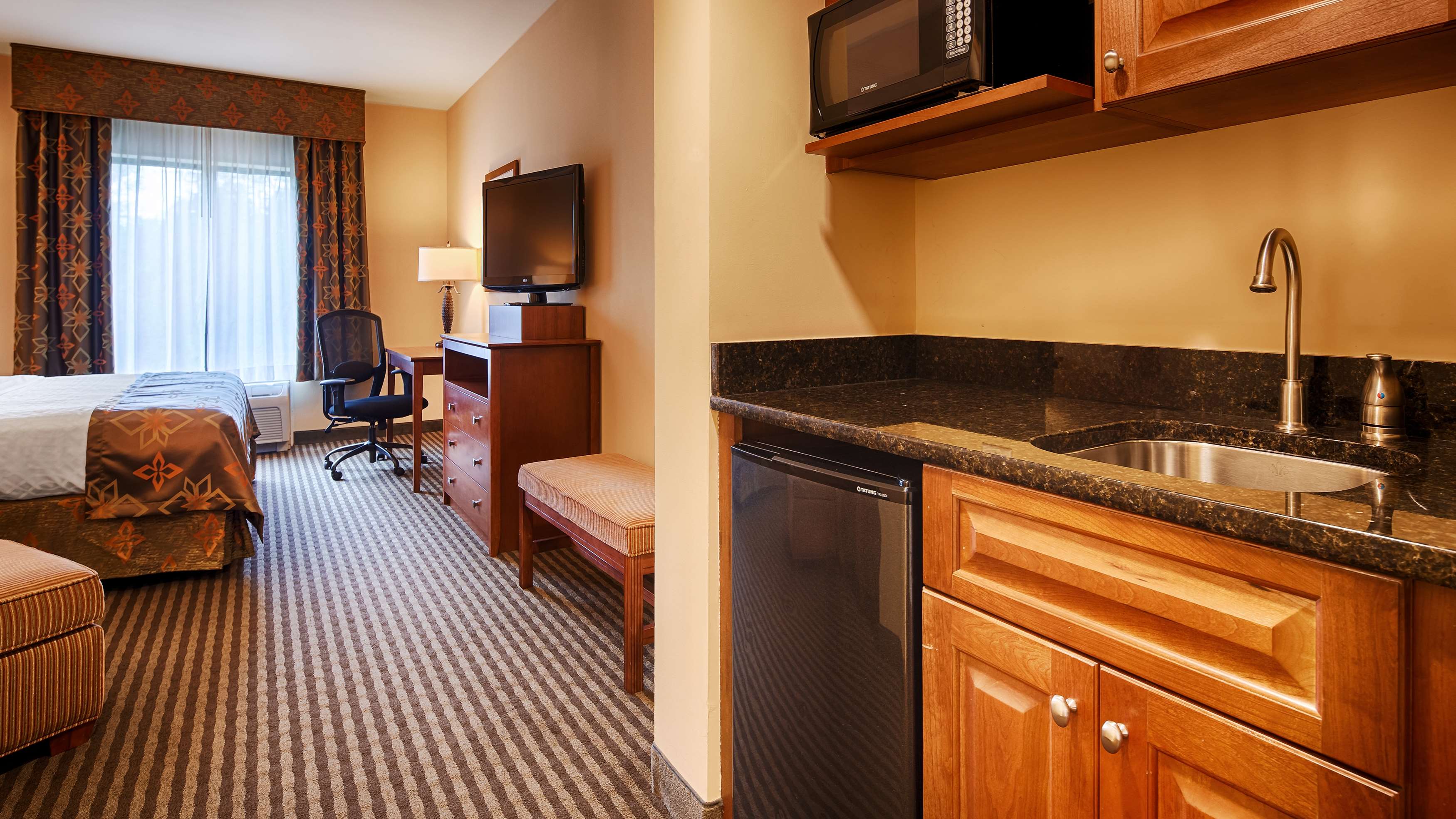 Best Western Plus Westgate Inn & Suites - Tap to explore photos