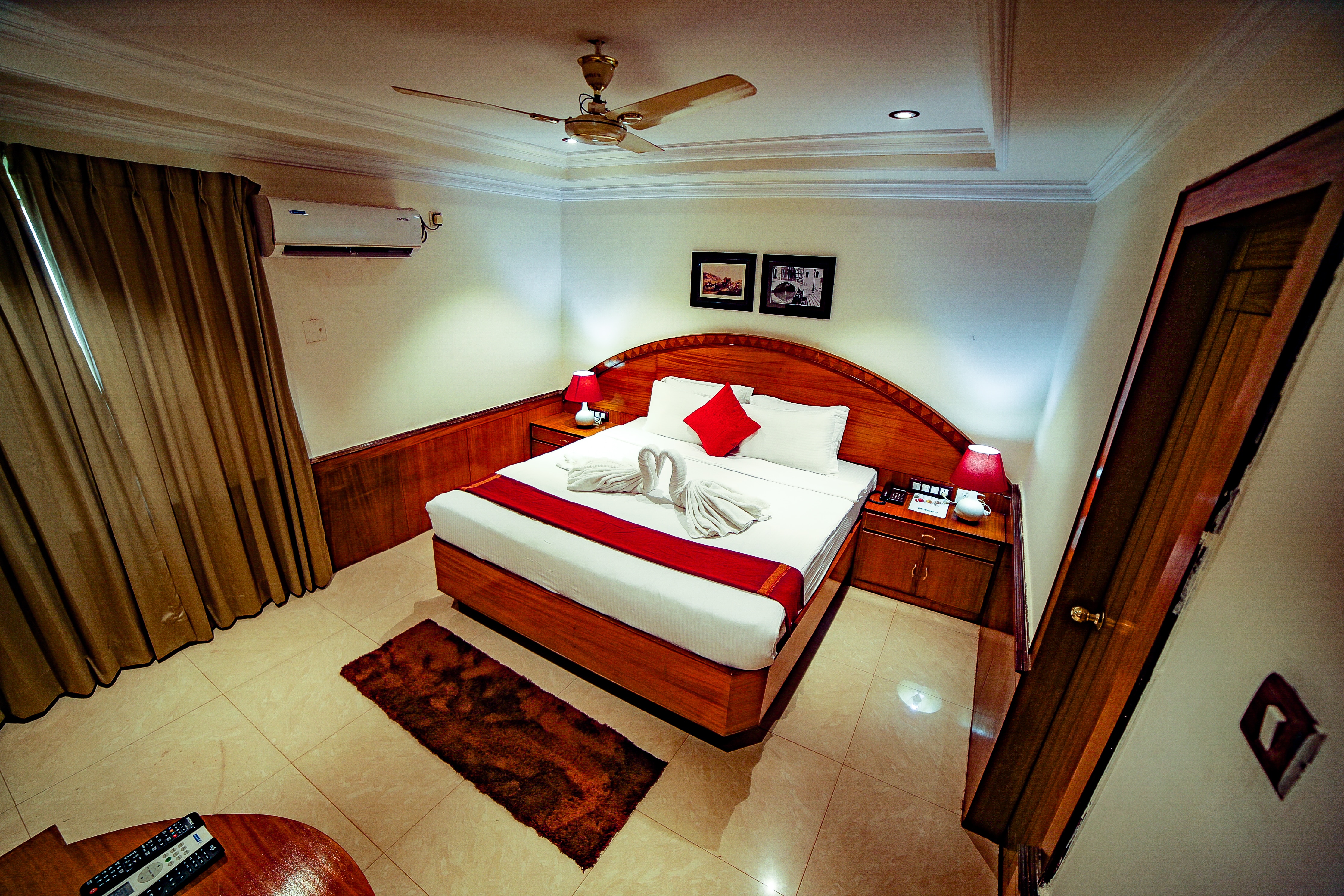 THE WORLD BUSINESS HOTEL (A Unit Of Crackers India Infrastructure Ltd) - Tap to explore photos