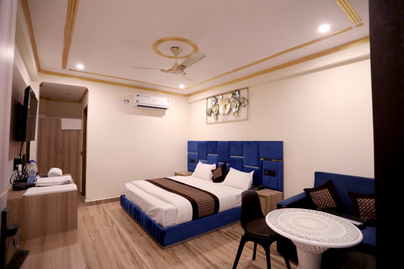 Friendz Adda Resort - Tap to explore photos