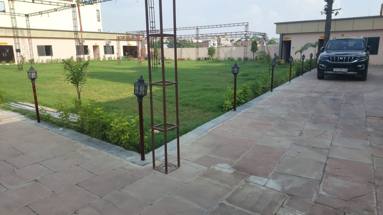 Shiv Kashi Lawn And Guest House - Tap to explore photos