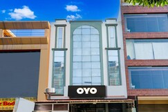 Hotel O WHITE SWAN, Lucknow