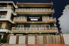 Super Townhouse Subhash Chowk Near Medanta Hospital Formerly L B Residency, Gurgaon