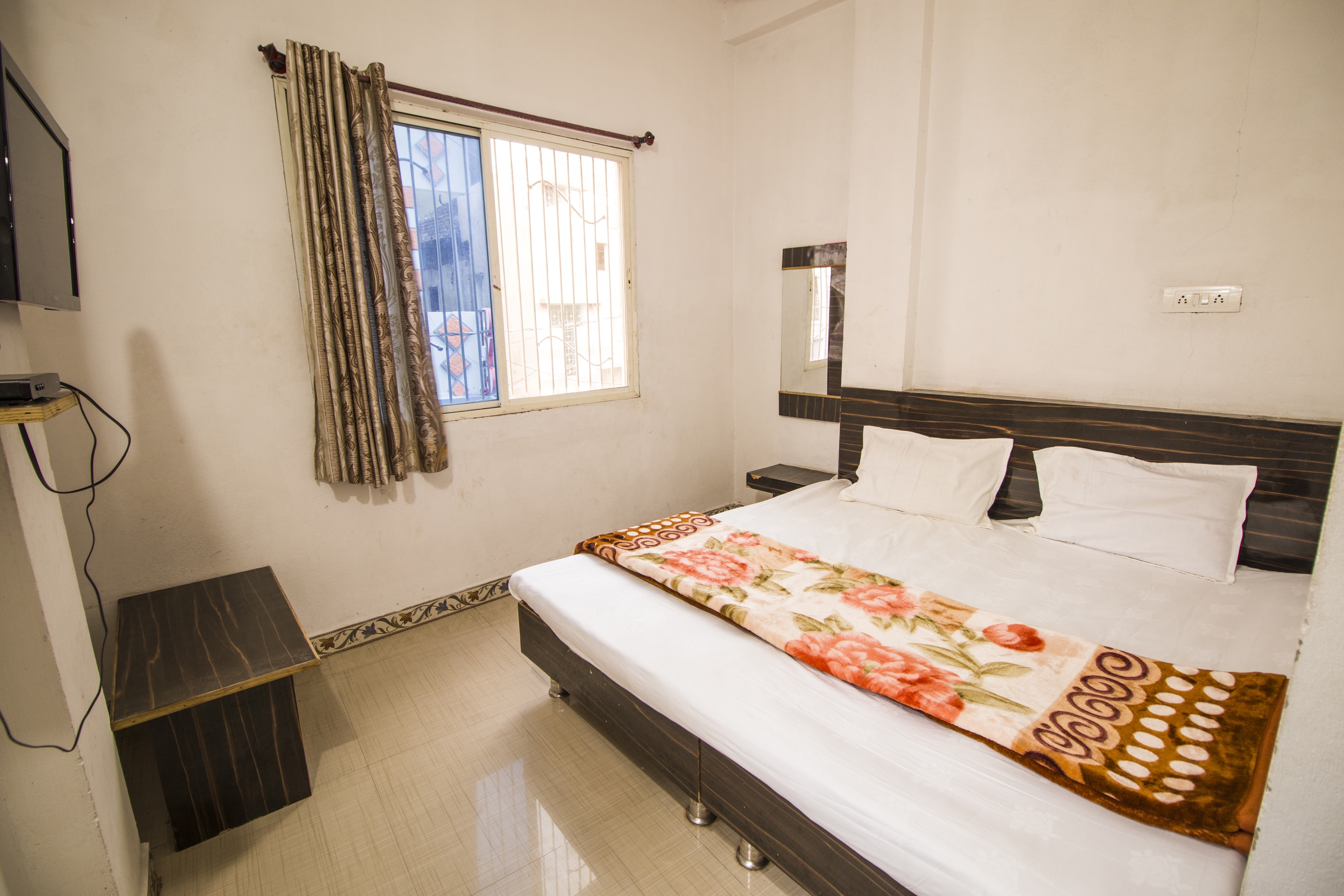 Jay Jhulelal Guest House - Tap to explore photos