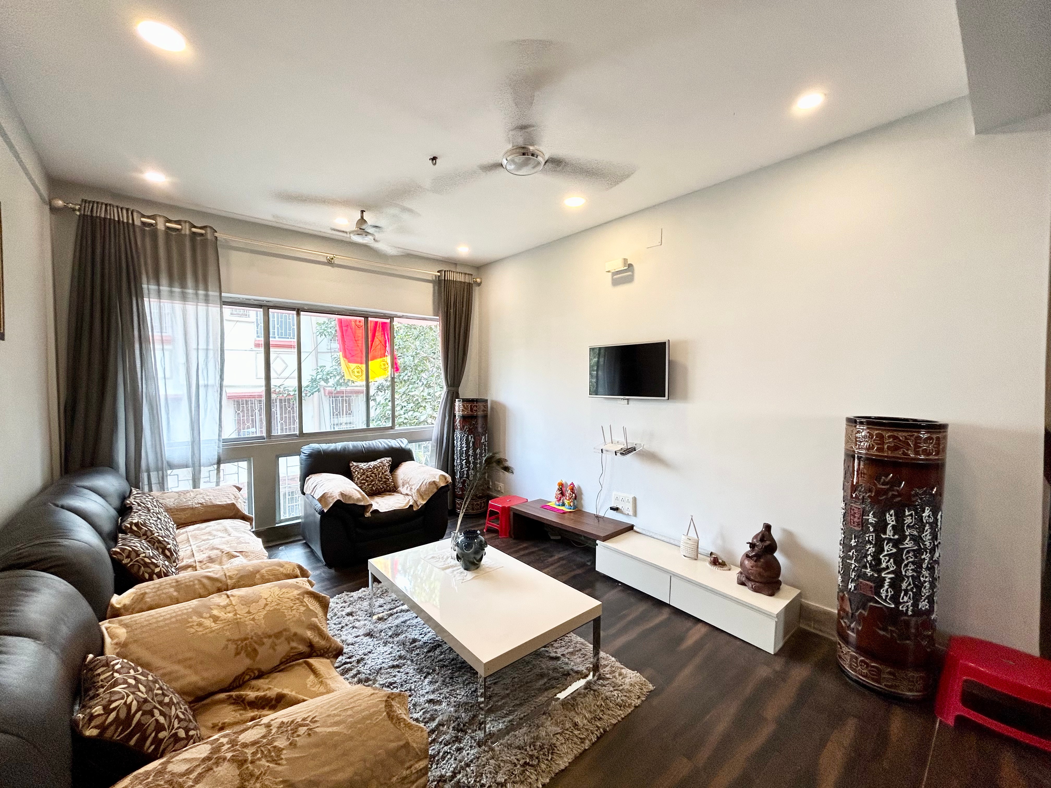 Lavish 2BHK Serviced Apartment in Ballygunge Place - Tap to explore photos
