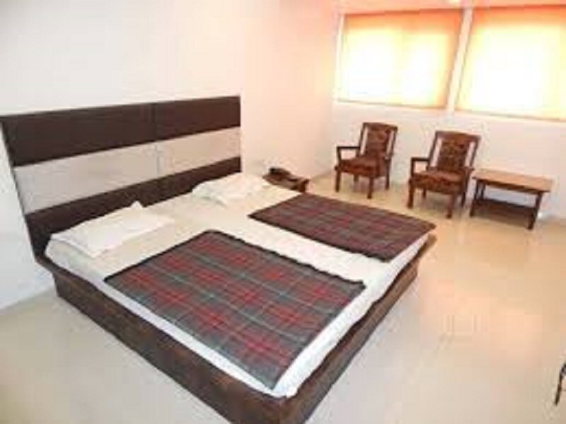 Hotel Raj Tourist 2