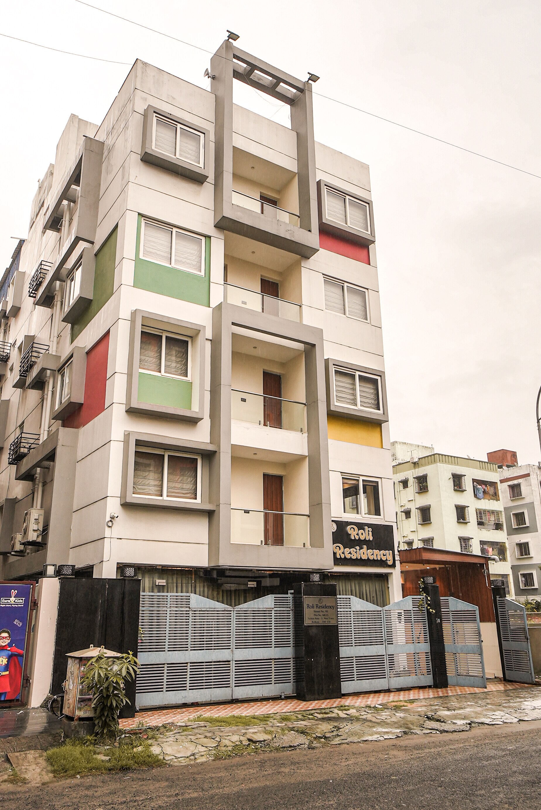 ROLI RESIDENCY near DLF Newtown - Tap to explore photos