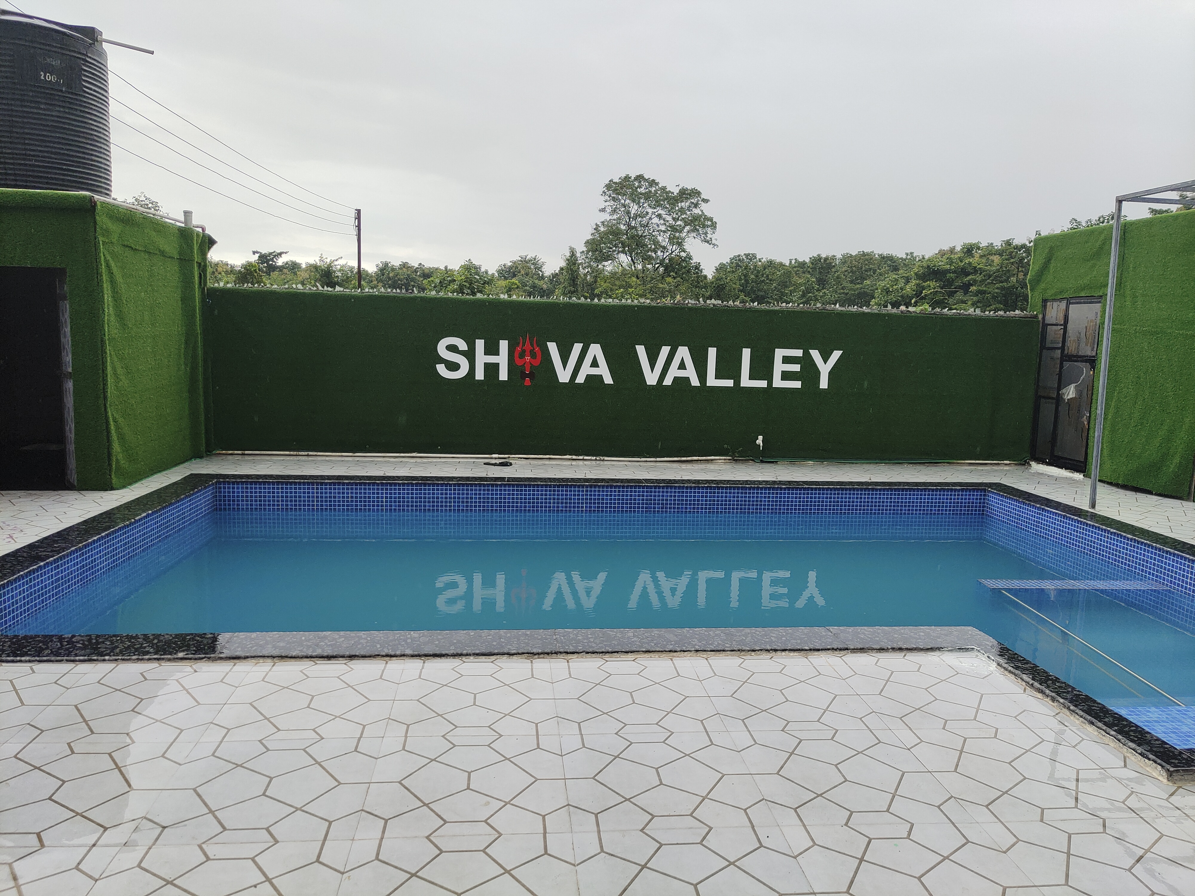 Shiva Valley - Tap to explore photos