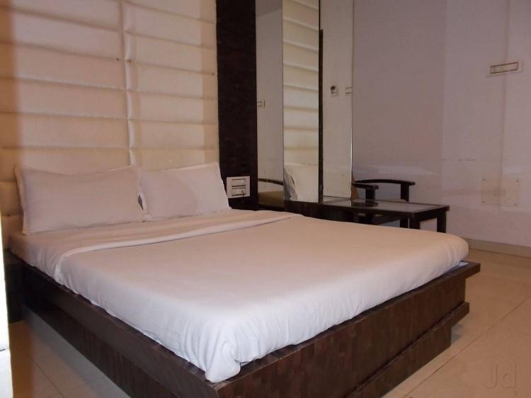 Shree Guru Heritage Hotel  - Tap to explore photos